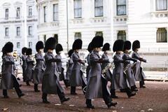 Create Listing: Changing of the Guard Guided Walking Tour – Semi-Private (EN